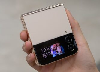 Samsung Galaxy Z Flip4 Review, cover display
